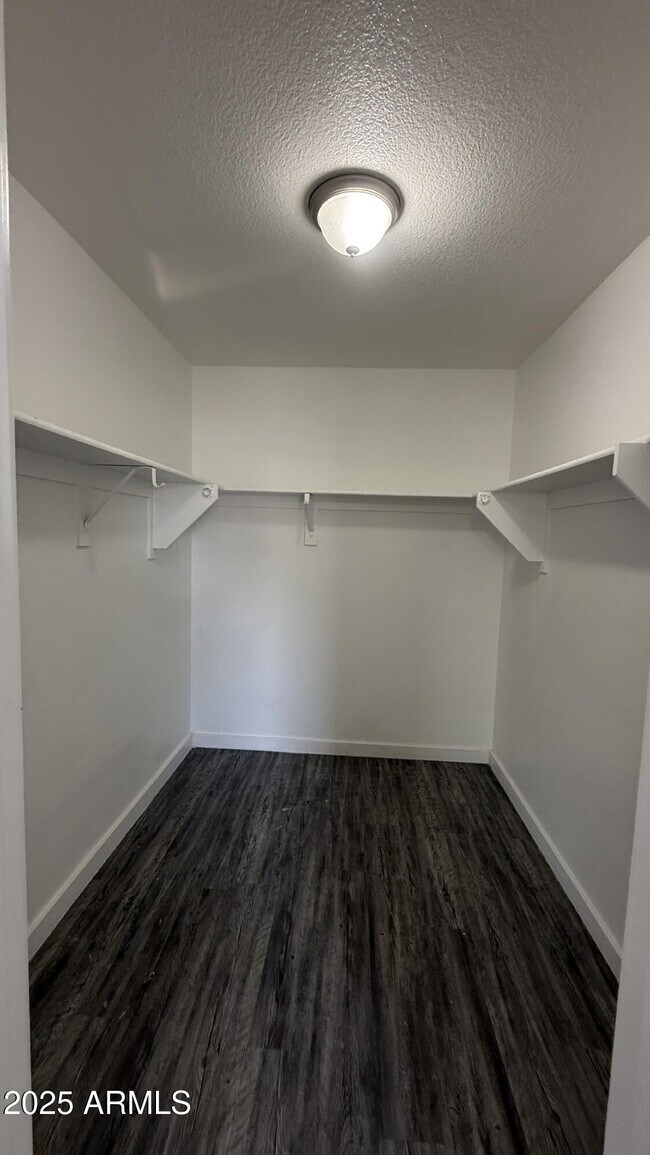 Building Photo - 679 W Jardin Dr