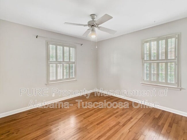 Building Photo - 3613 Mayfair Dr