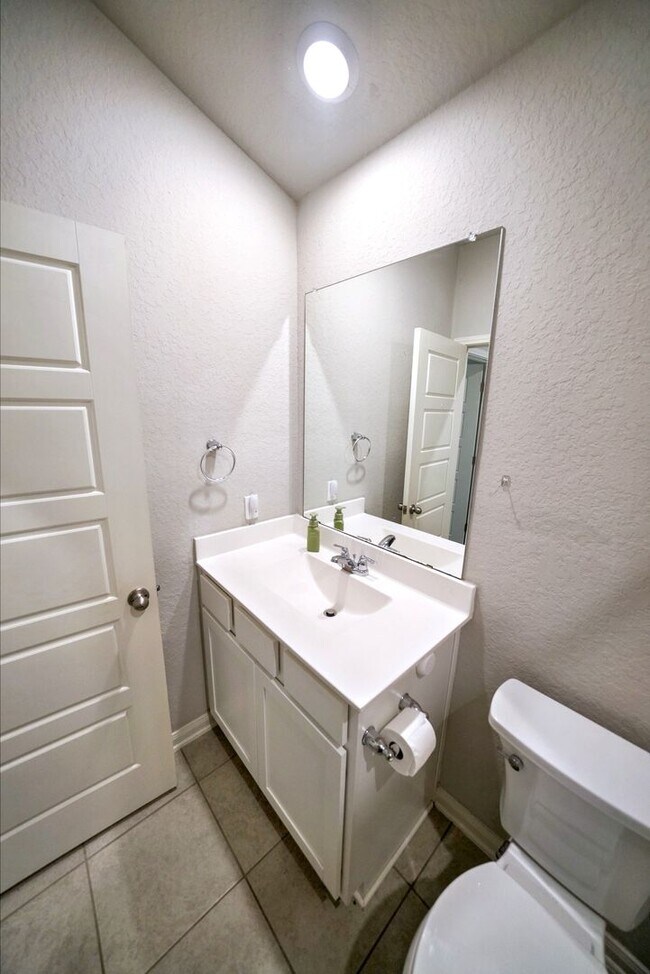 Building Photo - Gorgeous 4-Bedroom Home in Westpointe East...
