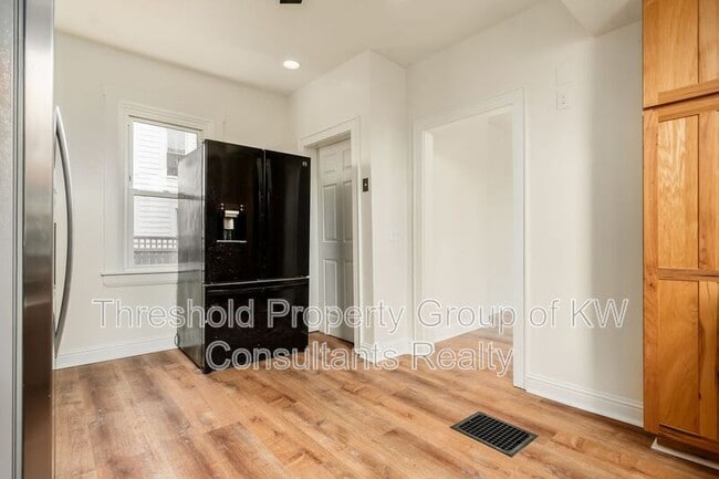 Building Photo - 479 Siebert St