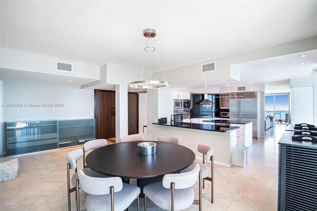 Building Photo - 1331 Brickell Bay Dr
