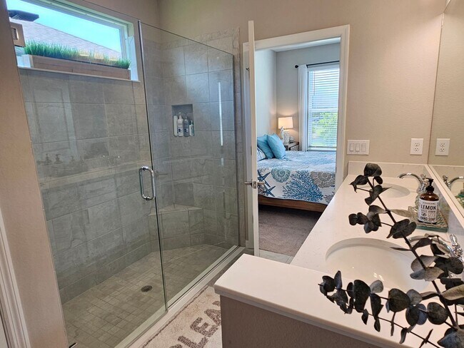 Building Photo - Annual Furnished or Seasonal Short-Term 4 Bedroom 2.5 Bathroom Home in Palmero!