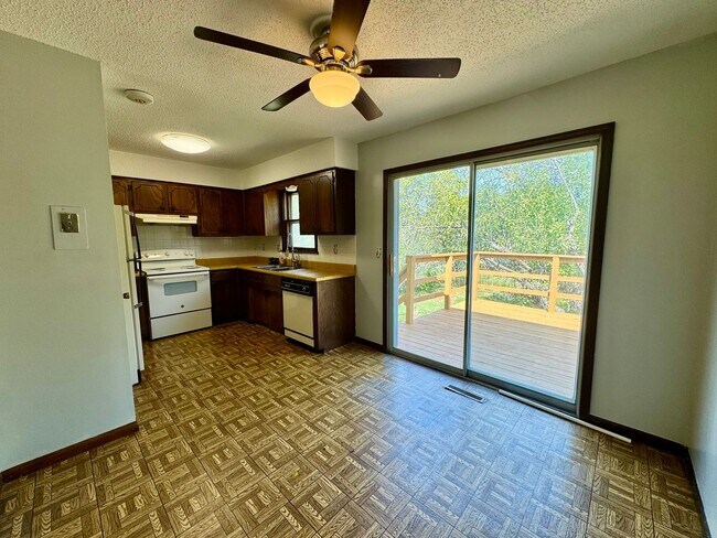 Building Photo - 203 Larkin Ave