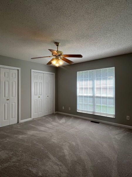 Building Photo - One level living in highly sought Bluegras...