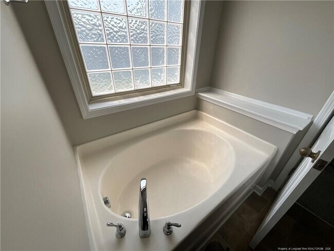 Building Photo - 52 Noble Ct