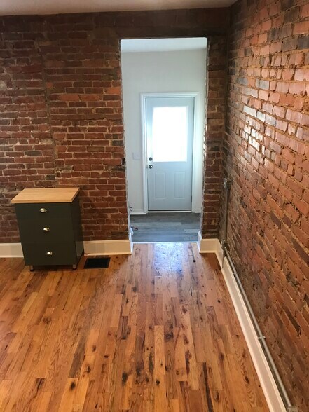 Building Photo - 208 Dakota Ave