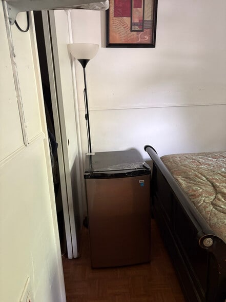 Building Photo - 29 Troy Ave