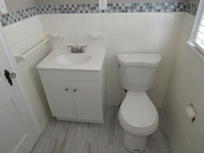 Building Photo - Cape Cod 3bed 1.5 bath in Westwood Hills, KS