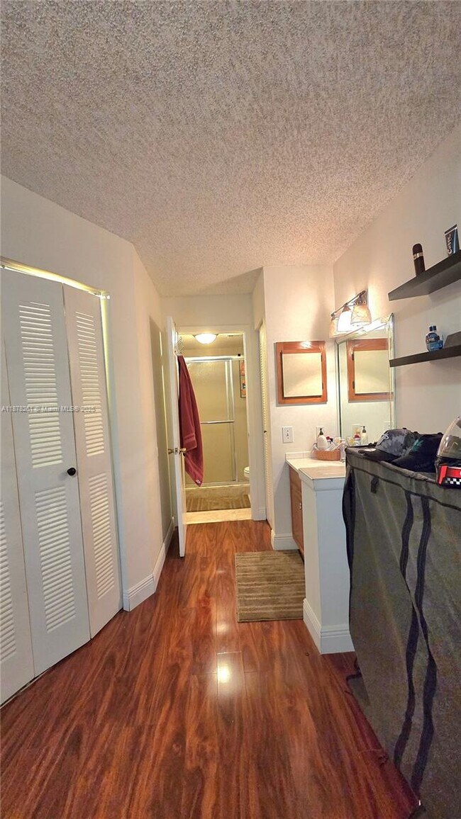 Building Photo - 9999 Summerbreeze Dr
