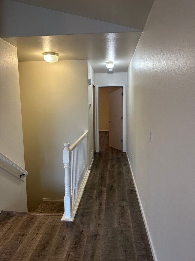 Building Photo - 4018 Sycamore Loop