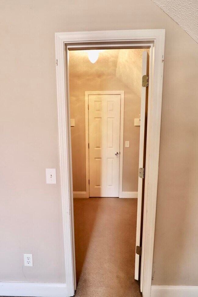 Building Photo - 3192 Mayflower Ln