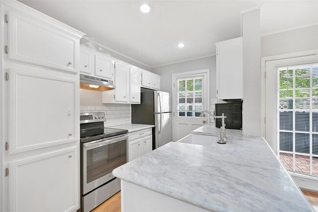 Building Photo - 2323 Fairwind Rd