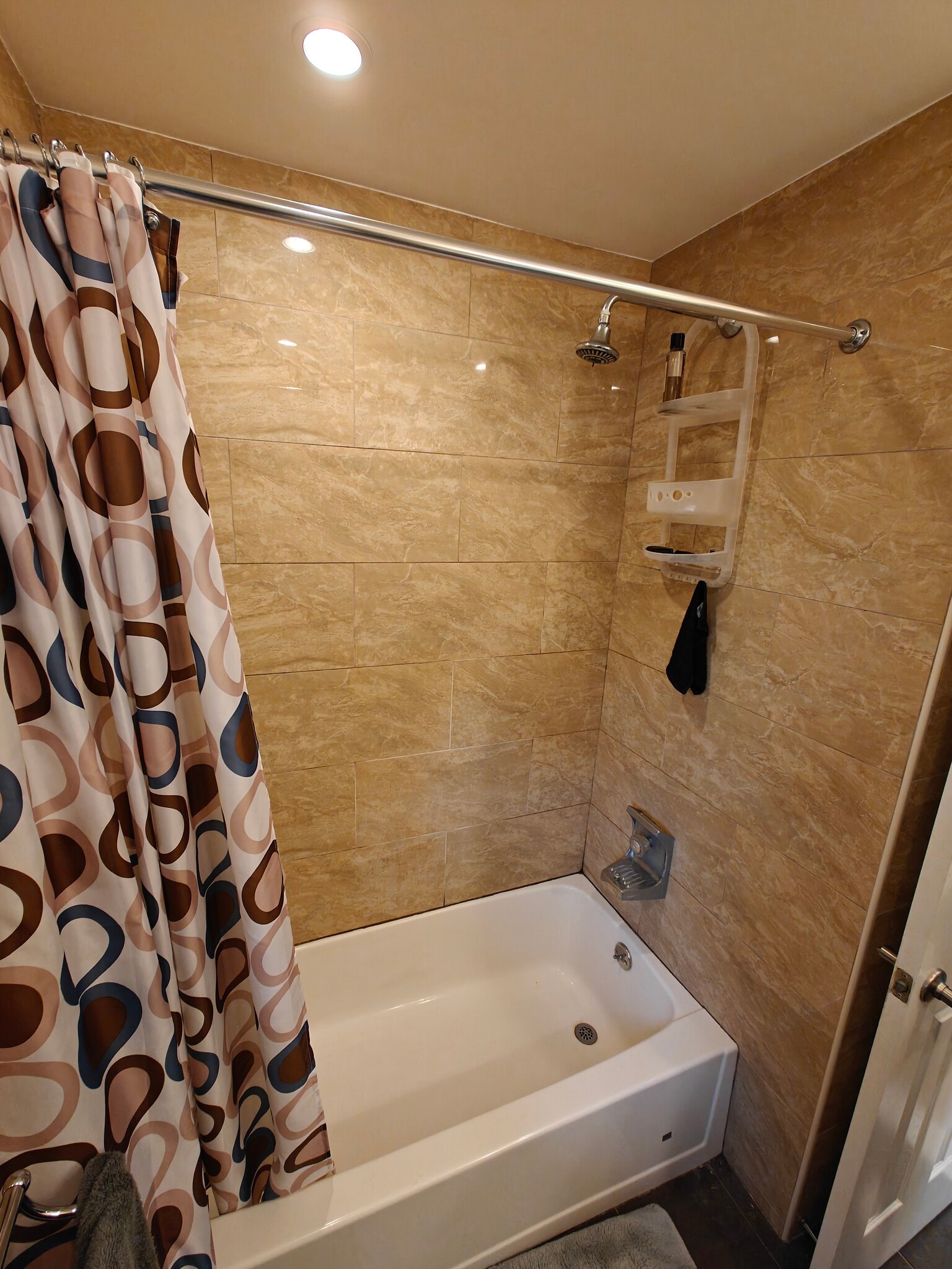 Shower tub - 29 Peter Way
