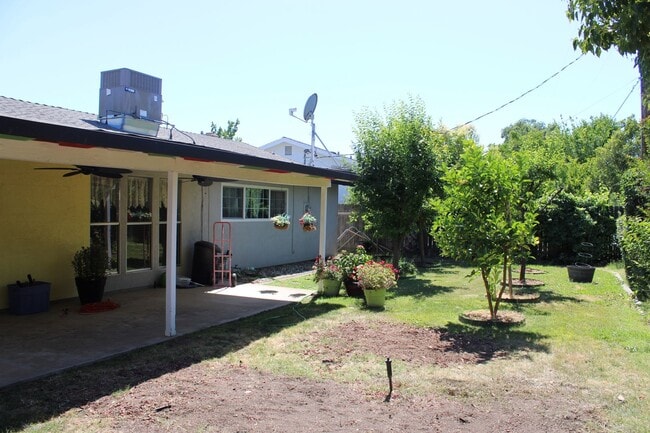 Building Photo - 1513 Dana Way