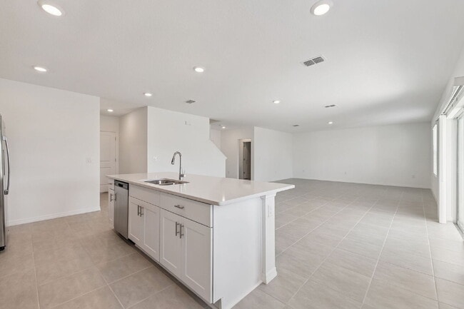 Building Photo - Spacious 5 Bedroom with 3 Baths + Bonus & 2,673 Sq Ft of Comfort in Edgewater, FL!