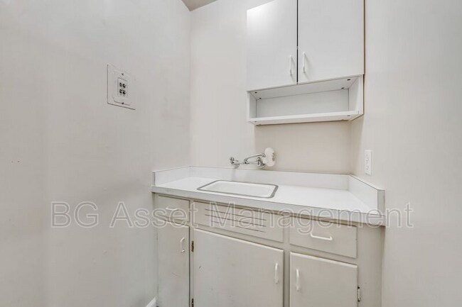 Building Photo - 275 O'Connor Dr