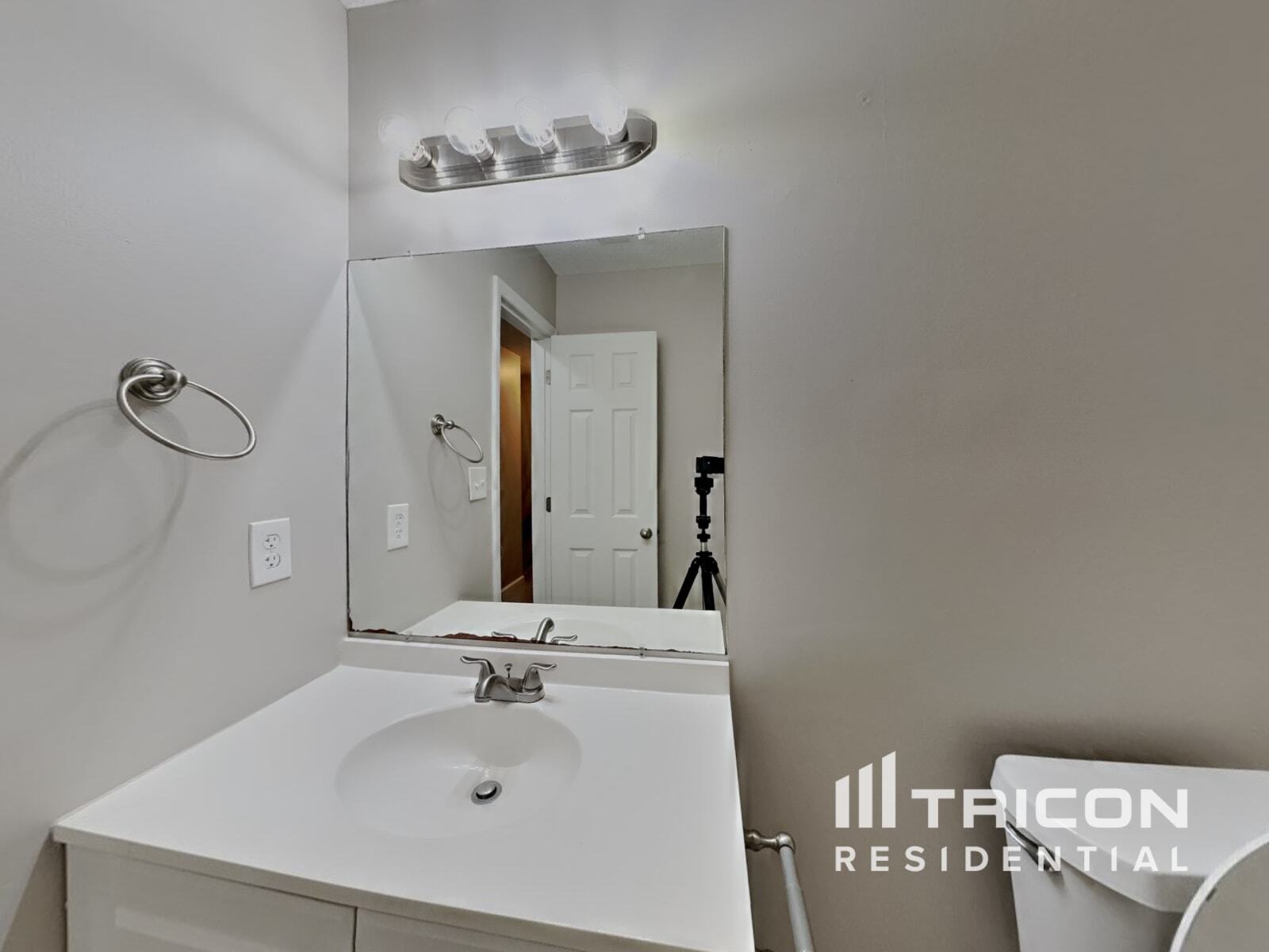 Building Photo - 5005 Baffin Ct