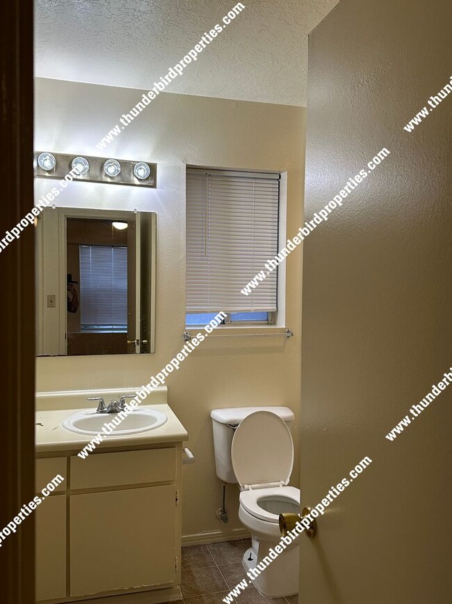 Building Photo - Great NW home