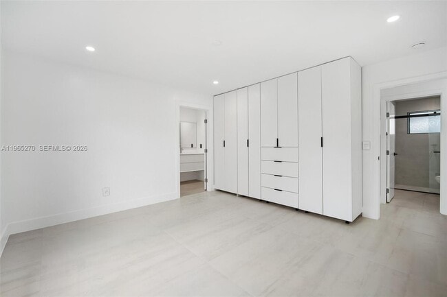 Building Photo - 3668 SW 26th St