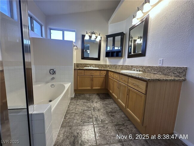 Building Photo - 6052 Annmillie Ave