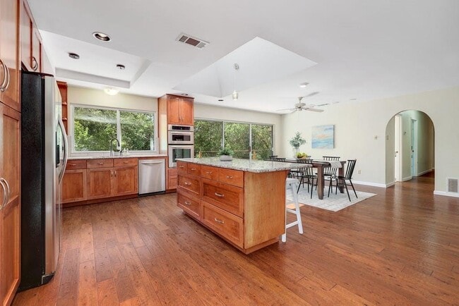 Building Photo - 10408 Double Spur Loop