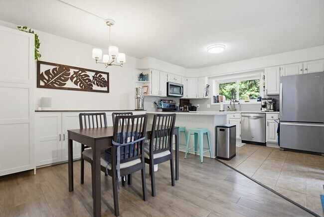 Building Photo - 49 Captain Eames Cir