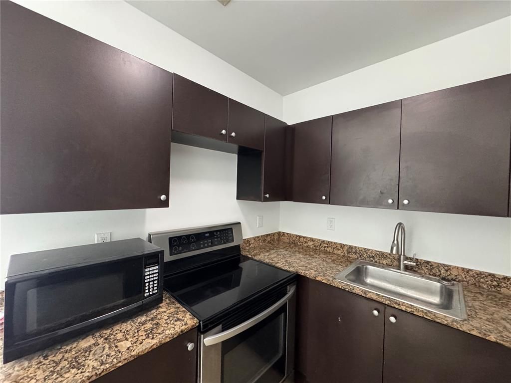 Building Photo - 529 NE 62nd St