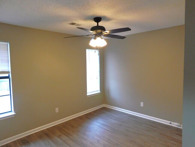 Building Photo - 8078 Greenbrook Pkwy