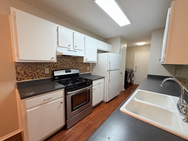Building Photo - 12102 Arrowwood Dr
