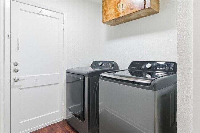 Building Photo - 6108 Cherrylawn Cir