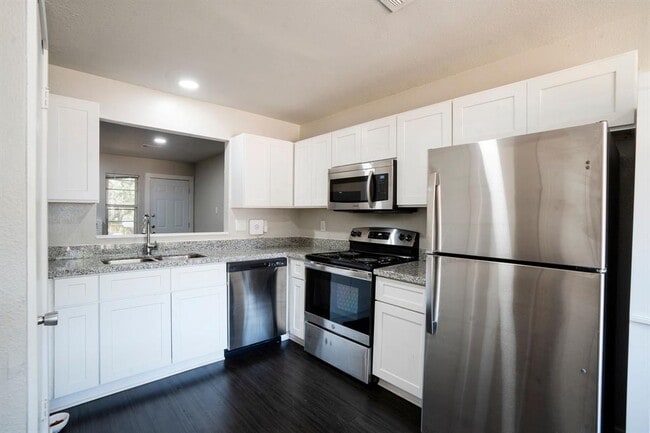Building Photo - 1815 River Crossing Cir