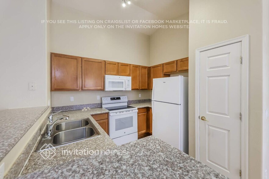 Building Photo - 17235 W Elaine Dr