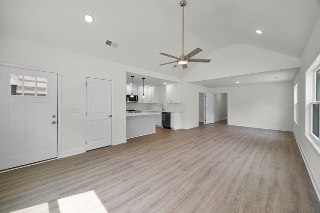 Building Photo - 248 Linden St