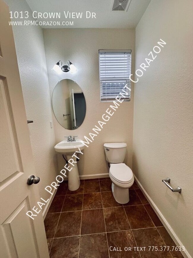 Building Photo - 1013 Crown View Dr