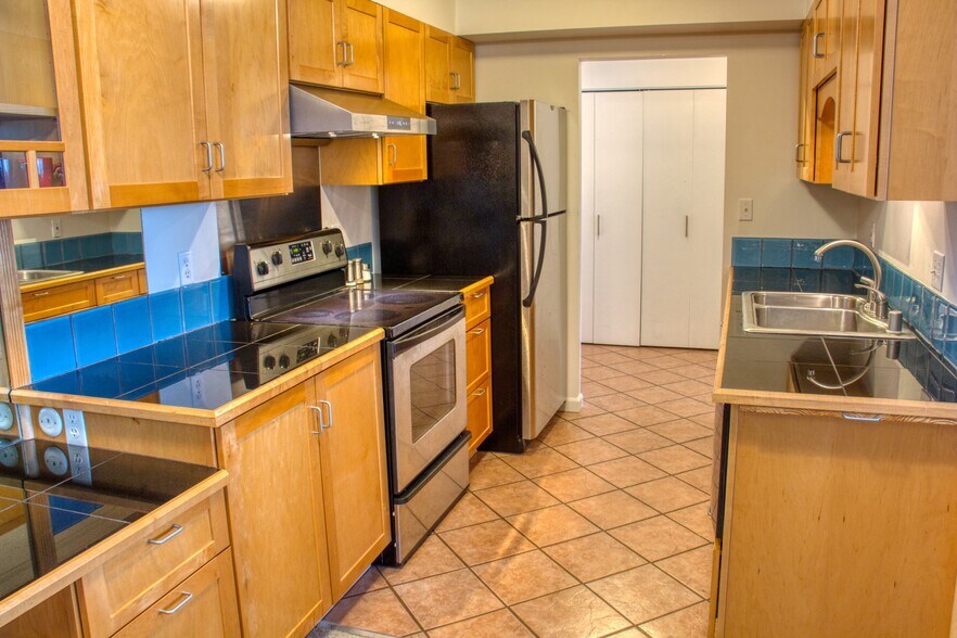 Building Photo - 4540 8th Ave NE