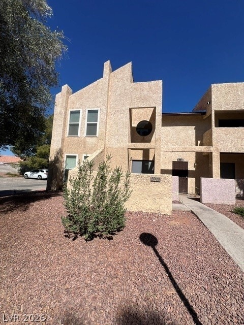 Building Photo - 3939 S Torrey Pines Dr