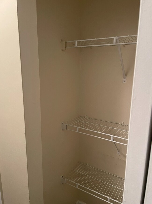 Building Photo - 2817 Ridgecrest Dr