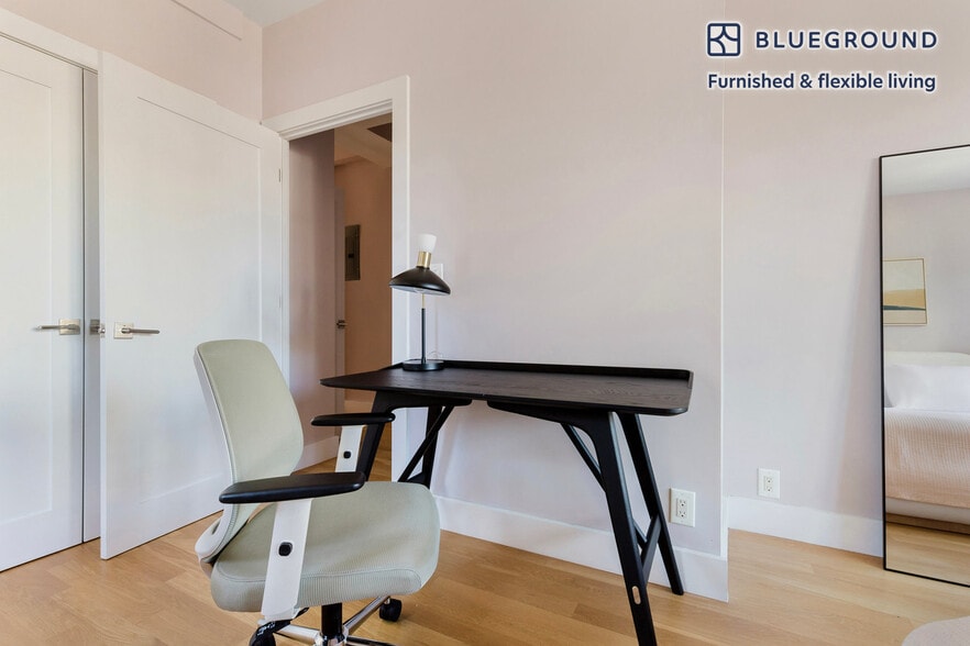 Building Photo - 320 E 52nd St