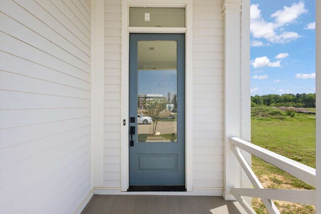 Building Photo - Luxury Townhome for Rent in Waterpointe | 3 Bed | 2.5 Bath | Private Courtyard