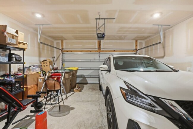 Building Photo - 564 Foxtail Dr