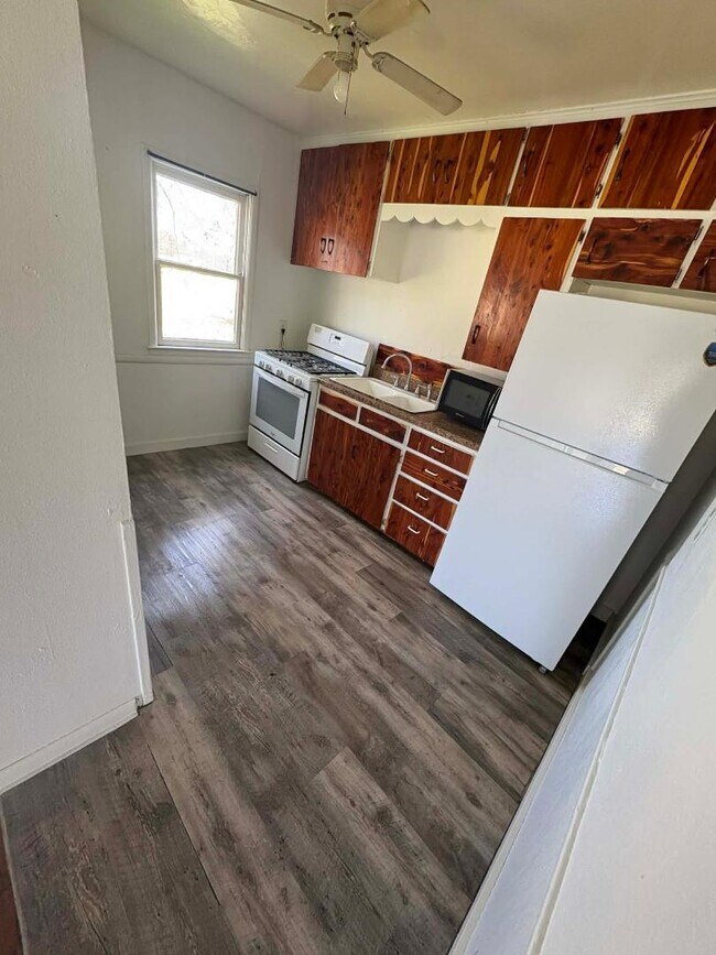 Building Photo - 510 N Central Ave