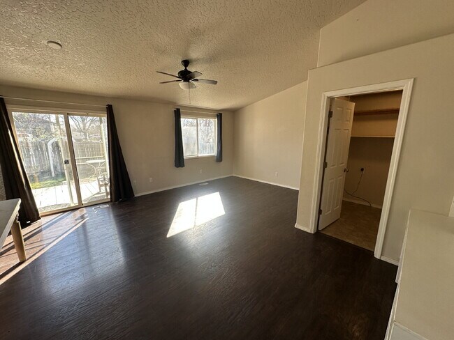 Building Photo - 1328 Goldenrod Pl