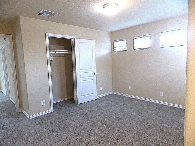 Building Photo - 6130 Carver Pines Dr