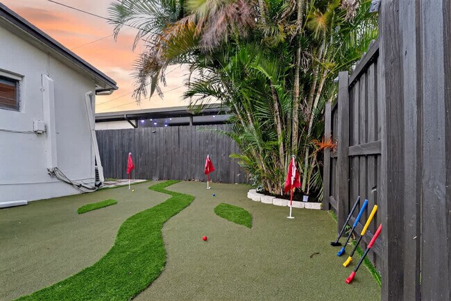 Building Photo - 6450 Perry St