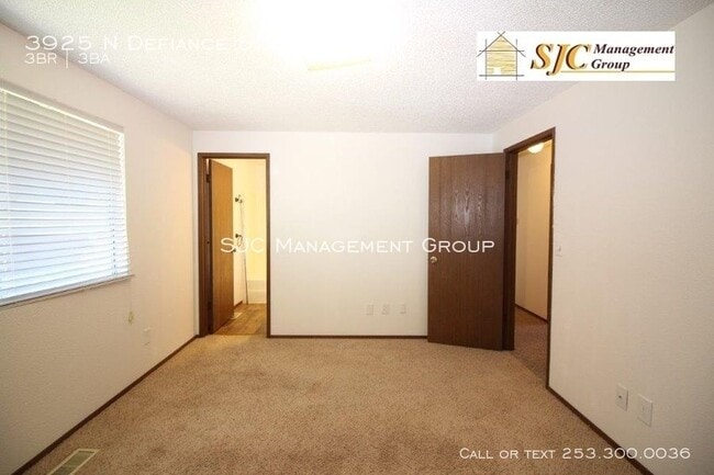 Building Photo - Split level home for rent in North Tacoma.
