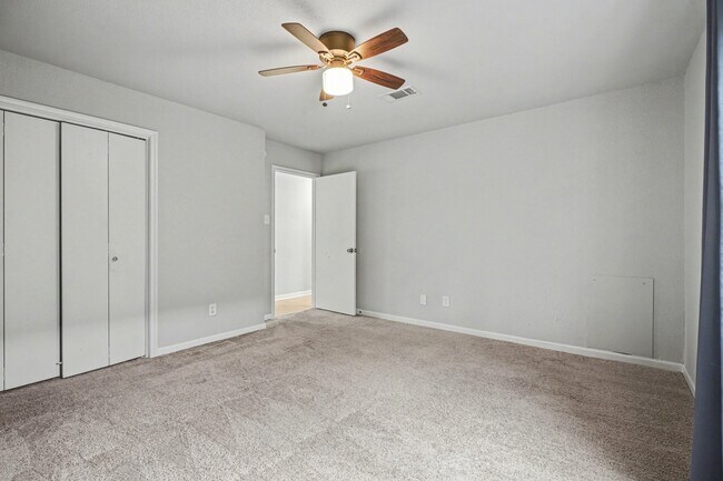 Building Photo - 16607 Neumann Dr