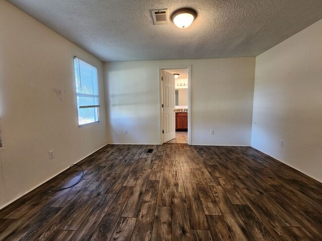 Building Photo - Available Now! 124 Littleton-Midway Park. $300 Off 1st Month's Rent!