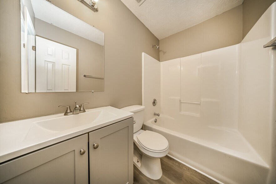 Building Photo - 1001 Maple Leaf Ridge