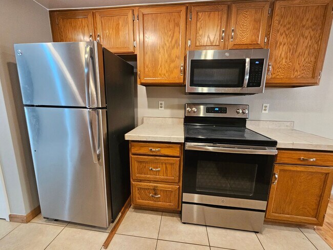 Building Photo - Aurora Highlands 3 Bed 2 1/2 Bath House w/...
