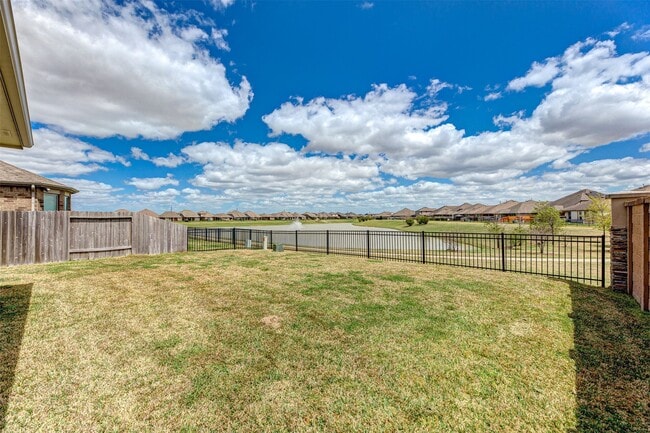 Building Photo - 5302 Silver Ledge Dr
